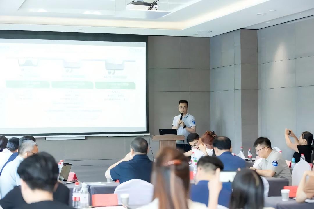 《2025移动充电机器人行业研究报告》发布! 《2025移动充电机器人行业研究报告》发布!