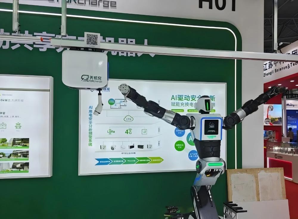 天机充闪耀2025上海充换电展,移动充电引领目的地补能新浪潮 天机充闪耀2025上海充换电展,移动充电引领目的地补能新浪潮