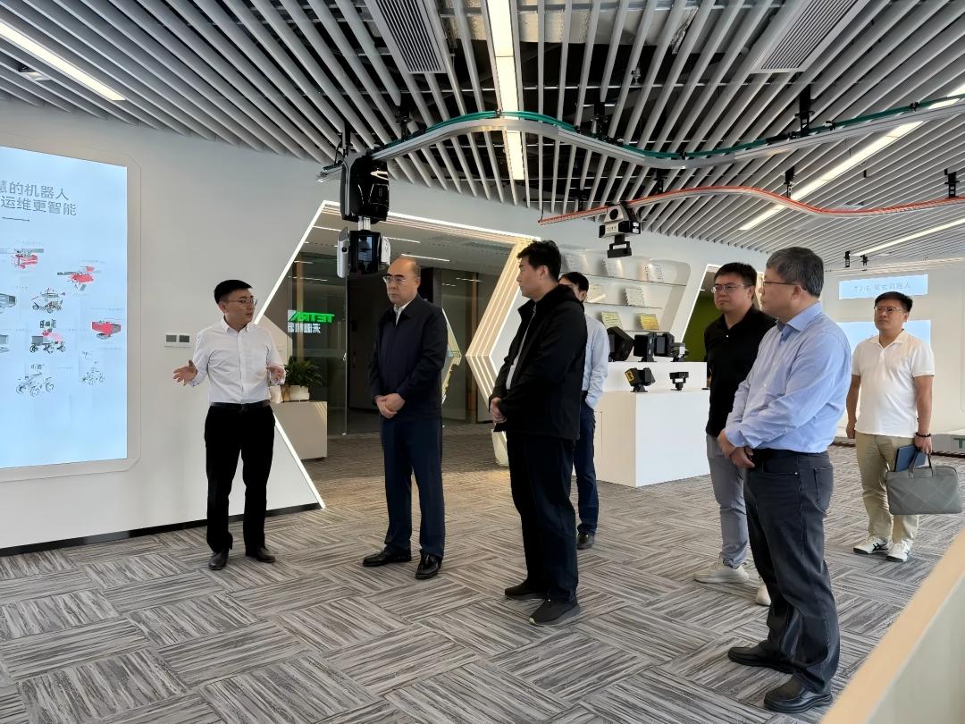 大庆市市长李岩松一行调研天机智能